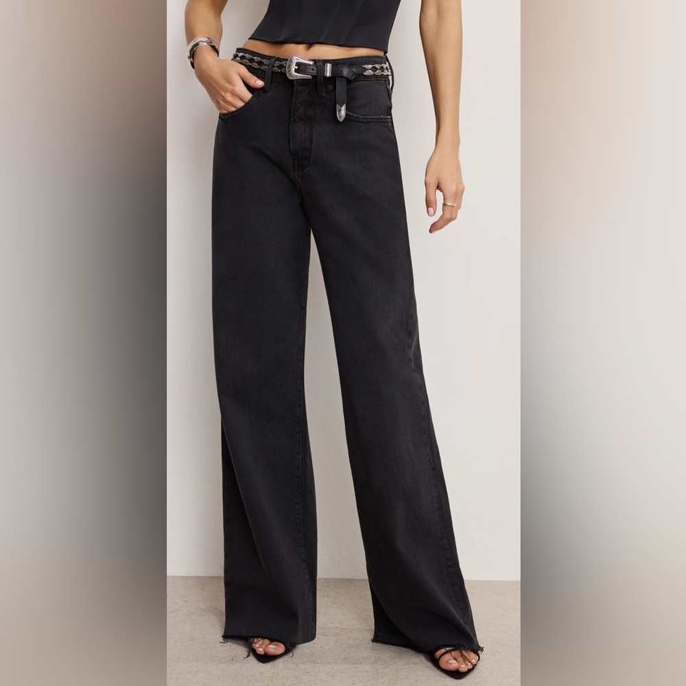 Good American Good Ease Relaxed Jeans in Black324
